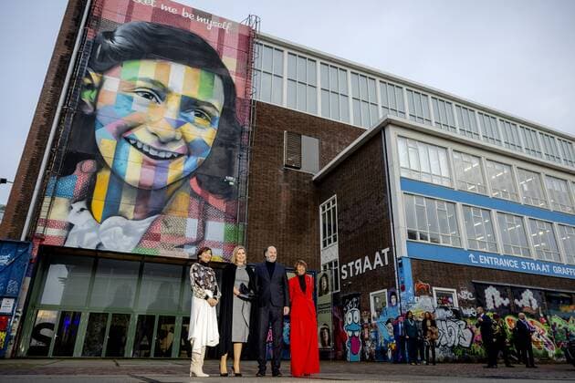 Entertainment Bilder des Tages AMSTERDAM - Queen Maxima during the presentation of the Prince Bernhard Cultuurfonds Prize 2022 in the Amsterdam STREET museum at the Anne Frank House. The foundation receives the oeuvre prize for years of drawing attention to Anne Frank s ideas in a creative and inspiring way. ANP ROBIN VAN LONKHUIJSEN netherlands out - belgium out