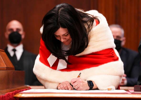 November 28, 2022, Ottawa, ON, CAN: Justice Michelle O™Bonsawin signs the Oath of Allegiance and Oath of Office as she is welcomed during a ceremony at the Supreme Court of Canada in Ottawa, on Monday, Nov 28, 2022. O™Bonsawin is the first Indigenous judge to be appointed to the Supreme Court of Canada. Ottawa CAN  - ZUMAc35_ 20221128_zaf_c35_041 Copyright: xSeanxKilpatrickx