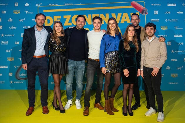 Entertainment Themen der Woche KW48 Entertainment Bilder des Tages Cast Blind Getrouwd pictured during the premiere of the movie De Zonen van Van As - De Cross , at the Kinepolis cinema in Antwerp on Monday 28 November 2022.  JAMESxARTHURxGEKIERE 54202102