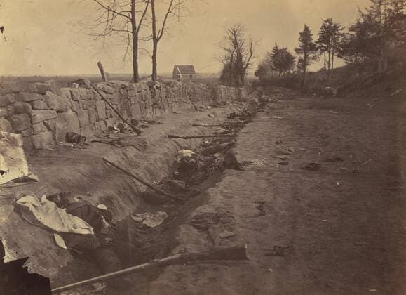 RECORD DATE NOT STATED Stone Wall, Rear of Fredericksburg, with Rebel Dead, May 3, 1863. Creator: Andrew Joseph Russell. Copyright:xHeritagexArt HeritagexImagesx IMAGO ,2819875 ! ACHTUNG: AUFNAHMEDATUM GESCHÄTZT!  Copyright:HeritagexArt HeritagexImagesx IMAGO