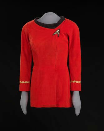 RECORD DATE NOT STATED Red Starfleet uniform worn by Nichelle Nichols as Lt. Uhura on Star Trek, 1966-1967. Creator: Unknown. Copyright:xlaxgente,nero,paese,spazio,televisione,museo,colore,uniform,vestito,posizione,secolo,tessuto,TV,laxfantascienza,Afroamericano,Afroamericano,afro-american,Annixsessanta,GlixStatixUnitixDixAmeri,Colore,,televisione,glixannix60,ventesimoxsecolo,velluto,eredit?,Americano,GlixS.U.A.,object,Unknown,culturalxheritage,BlackxHistory,Bill,HeritagexArt,tvxprogramme,NMAAHC,dresses,LieutenantxCommanderxUhura,LieutenantxUhura,NyotaxUhura,StarxTrek,StarshipxEnterprise,NichellexNichols,GracexDellxNichols,Nichols,Nichelle,GracexDell,WilliamxWarexTheiss,Theiss,WilliamxWare,BillxTheissx IMAGO ,2835369 ! ACHTUNG: AUFNAHMEDATUM GESCHÄTZT!  Copyright:laxgente,nero,paese,spazio,televisione,museo,colore,uniform,vestito,posizione,secolo,tessuto,TV,laxfantascienza,Afroamericano,Afroamericano,afro-american,Annixsessanta,GlixStatixUnitixDixAme