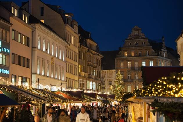 Konstanz, Weihnachtsmarkt auf der Marktstätte *** Constance, Christmas market on the market place