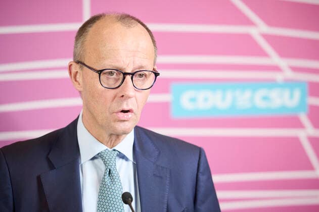 News Themen der Woche KW48 News Bilder des Tages Berlin, Friedrich Merz und Alexander Dobrindt geben Pressekonferenz im Bundestag Friedrich Merz (Vorsitzender der CDU CSU-Bundestagsfraktion) während der Pressekonferenz vor der Fraktionssitzung von CDU CSU im Deutschen Bundestag am 29.11.2022 in Berlin. Berlin Bundestag Berlin Deutschland *** Berlin, Friedrich Merz and Alexander Dobrindt give press conference in the Bundestag Friedrich Merz chairman of the CDU CSU parliamentary group during the press conference before the parliamentary group meeting of CDU CSU in the German Bundestag on 29 11 2022 in Berlin Berlin Bundestag Berlin Germany
