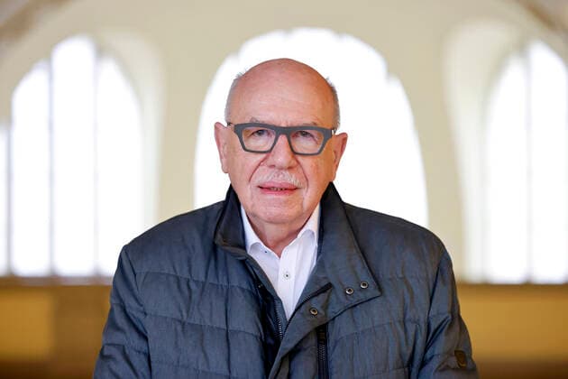 Autor Heribert Schwan bei einem Termin vor dem Oberlandesgericht Köln. Im juristischen Dauerstreit um Buch-Zitate des früheren Bundeskanzlers Helmut Kohl will will die Witwe des CDU-Altkanzlers, Maike Kohl-Richter, erreichen, dass eine Reihe von Zitaten aus einem Buch des Kohl-Ghostwriters Heribert Schwan nicht mehr verbreitet werden dürfen. Köln, 29.11.2022 NRW Deutschland *** Author Heribert Schwan at an appointment before the Cologne Higher Regional Court In the long-running legal dispute over book quotes from former German Chancellor Helmut Kohl, the widow of the CDU former chancellor, Maike Kohl Richter, wants to ensure that a number of quotes from a book by Kohl ghostwriter Heribert Schwan may no longer be distributed Cologne, 29 Copyright: xChristophxHardtx