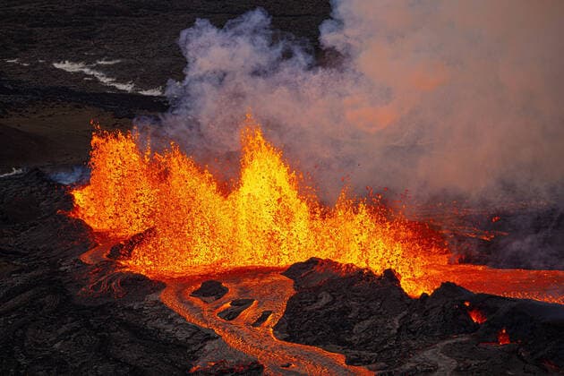 Bilder des Jahres, News 11 November News Themen der Woche KW48 News Bilder des Tages MAUNA LOA, HI - November 29, 2022: Volcanic eruption at Mauna Loa volcano on the Big Island of Hawaii on November 29, 2022. An eruption of Mauna Loa volcano started at 11:30 p.m. on Sunday, November 27, 2022 after almost 40 years. Copyright: xErikxKabikxPhotography xMediaPunchx