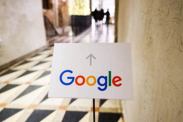Google Opens Cloud Hub In Krakow, Poland Google sign is pointing a way to Google office in a historical building at the Main Square in Krakow, Poland on November 29, 2022. After nearly seven years of absence, Google reopened in Krakow hiring engineers which together with hub in Warsaw will create the largest center in Europe dealing with Google Cloud computing services. Krakow Poland  Copyright: xBeataxZawrzelx originalFilename: zawrzel-googleop221129_nphu5.jpg