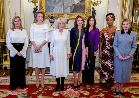 Bilder des Jahres 2022, Entertainment 11 November Entertainment Bilder des Tages 29-11-2022 Britain Sophie, the Countess of Wessex, Queen Mathilde of Belgium, Queen Consort Camilla, Queen Rania of Jordan, Danish Crown Princess Mary, Sierra Leone First Lady Fatima Maada Bio, Ukraine First Lady Olena Zelenska pose during a reception to raise awareness of violence against women and girls as part of the UN 16 days of Activism against Gender-Based Violence, at Buckingham Palace in London. Â  Copyright: xPPEx