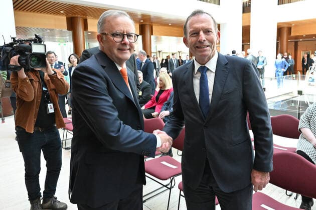 TONY ABBOTT PORTRAIT UNVEILING, Prime Minister Anthony Albanese and former Australian prime minister Tony Abbott meet before the unveiling of his official portrait at Parliament House in Canberra, Wednesday, November 30, 2022. ( NO ARCHIVING, EDITORIAL USE ONLY, NO USE IN BOOKS WITHOUT CONSENT CANBERRA ACT AUSTRALIA  Copyright: xMICKxTSIKASx 20221130001736830364