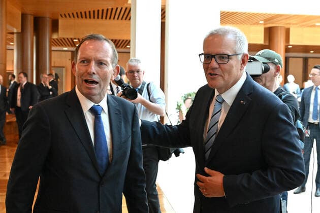 TONY ABBOTT PORTRAIT UNVEILING, Former Australian prime minister Tony Abbott and Former prime minister Scott Morrison meet before the unveiling of his official portrait at Parliament House in Canberra, Wednesday, November 30, 2022. ( NO ARCHIVING, EDITORIAL USE ONLY, NO USE IN BOOKS WITHOUT CONSENT CANBERRA ACT AUSTRALIA  Copyright: xMICKxTSIKASx 20221130001736830409