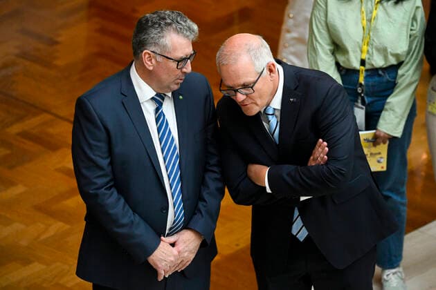 TONY ABBOTT PORTRAIT UNVEILING, Former Australian prime minister Scott Morrison (right) speaks to Former Australian Resources Minister Keith Pitt during the unveiling of the official portrait of former Australian Prime Minister Tony Abbott at Parliament House in Canberra, Wednesday, November 30, 2022. ( NO ARCHIVING, EDITORIAL USE ONLY, NO USE IN BOOKS WITHOUT CONSENT CANBERRA ACT AUSTRALIA  Copyright: xLUKASxCOCHx 20221130001736830519