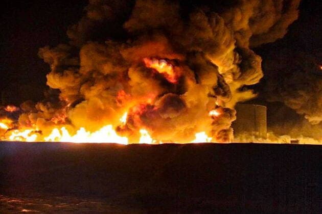 Bilder des Jahres, News 11 November News Bilder des Tages RUSSIA, BRYANSK REGION - NOVEMBER 30, 2022: Diesel fuel tanks on fire in the Surazh District of the Bryansk Region. Podslushano Bryansk TASS  56161139