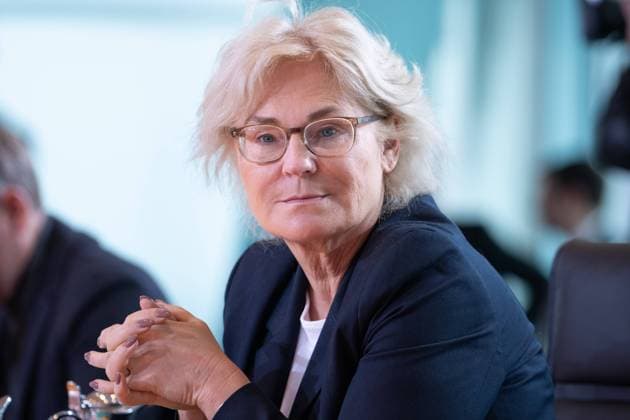 News Bilder des Tages Auftaktbilder im Vorfeld der Kabinettsitzung im Bundeskanzleramt Aktuell, 30.11.2022, Berlin, Verteidigungsministerin Christine Lambrecht (SPD) im Portrait im Vorfeld der Kabinettssitzung, Sitzung des Bundeskabinett im Bundeskanzleramt in Berlin Berlin Berlin Deutschland *** Opening pictures in the run-up to the cabinet meeting in the Federal Chancellery Current, 30 11 2022, Berlin, Defense Minister Christine Lambrecht SPD in portrait in the run-up to the cabinet meeting, meeting of the Federal Cabinet in the Federal Chancellery in Berlin Berlin Germany