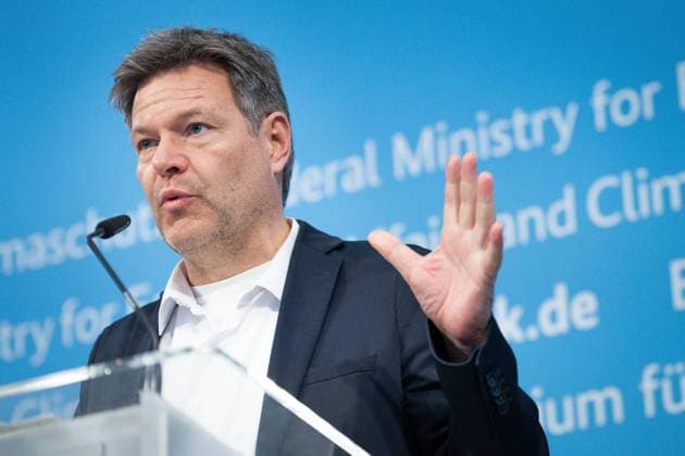 News Themen der Woche KW48 News Bilder des Tages Bundenwirtschaftsminister Robert Habeck PK zum Energiecharta Vertrag Aktuell, 30.11.2022, Berlin, Dr. Robert Habeck, Bundesminister fuer Wirtschaft und Klimaschutz im Portrait bei der Pressekonferenz zum Energiecharta Vertrag im Bundesministerium für Wirtschaft und Klimaschutz in Berlin *** Bundenwirtschaftsminister Robert Habeck PK to the Energy Charter Treaty Current, 30 11 2022, Berlin, Dr Robert Habeck, Federal Minister for Economic Affairs and Climate Protection in portrait at the press conference on the Energy Charter Treaty in the Federal Ministry for Economic Affairs and Climate Protection in Berlin