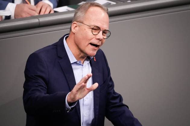 73. Bundestagssitzung und Debatte Aktuell,01.12.2022 Berlin, Dr. Matthias Miersch von der Partei SPD im Portrait bei seiner Rede zur Debatte Energiepreisbremse, Studierenden-Energiepreispauschale bei der 73. Sitzung des Deutschen Bundestag in Berlin *** 73 Bundestag session and debate Current,01 12 2022 Berlin, Dr Matthias Miersch of the party SPD in portrait during his speech on the debate energy price brake, students energy price flat rate at the 73 session of the German Bundestag in Berlin