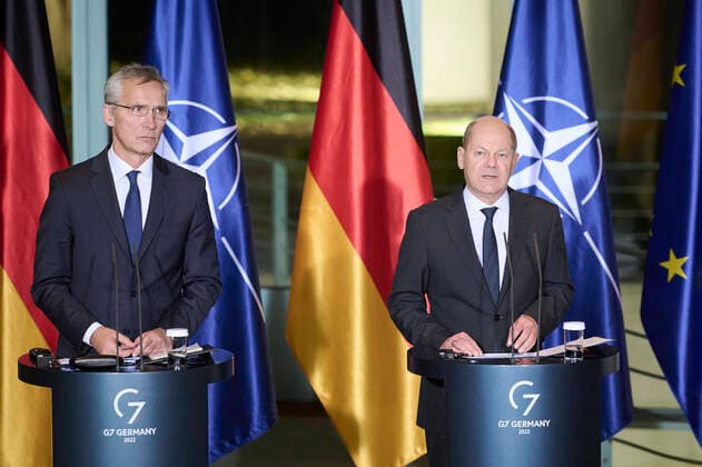 News Themen der Woche KW48 News Bilder des Tages Berlin, Pressekonferenz von Olaf Scholz und Jens Stoltenberg Bundeskanzler Olaf Scholz (SPD) und Jens Stoltenberg (NATO-Generalsekretär) geben nach ihrem Gespräch eine gemeinsame Pressekonferenz am 01.12.2022 im Bundeskanzleramt in Berlin. Berlin Bundeskanzleramt Berlin Deutschland *** Berlin, Press Conference of Olaf Scholz and Jens Stoltenberg Federal Chancellor Olaf Scholz SPD and Jens Stoltenberg NATO Secretary General give a joint press conference after their talks 01 12 2022 at the Federal Chancellery in Berlin Berlin Federal Chancellery Berlin Germany
