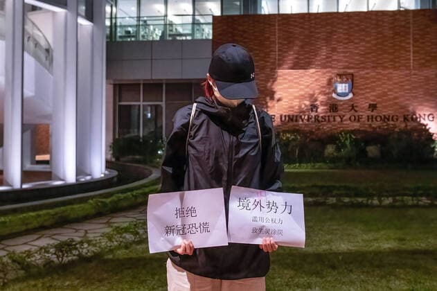 November 29, 2022, Hong Kong, China: A protester holds placards saying Stop covid-19 panicking and I am not foreign forces during the demonstration. As Beijing continues pursuing the Zero-covid-19 policy, Mainland Chinese students at the University of Hong Kong protested, showing their support against the policy. The new wave of protests was one of the major opposition voices out since the 1989 June 4 Tiananmen Square protests. Hong Kong China - ZUMAs197 20221129_zaa_s197_243 Copyright: xAlexxChanxTszxYukx
