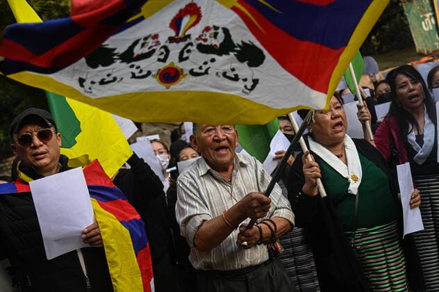 December 2, 2022, New Delhi, Delhi, India: Activists of the Tibetan Youth Congress (TYC) shout slogans in a protest against the China s Zero COVID Policy and in solidarity with the ongoing Whitepaper Protests in China, in New Delhi. New Delhi India - ZUMAj168 20221202_zip_j168_007 Copyright: xKabirxJhangianix