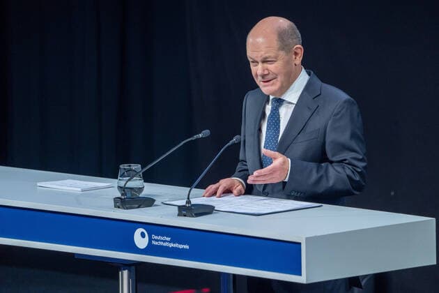 Entertainment Themen der Woche KW48 Entertainment Bilder des Tages 15. Deutscher Nachhaltigkeitspreis in Duesseldorf Olaf Scholz der Bundeskanzler der Bundesrepublik Deutschland im Portrait bei seiner Rede auf dem 15. Deutscher Nachhaltigkeitspreis im Maritim Hotel in Duesseldorf Duesseldorf Nordrhein-Westfalen Deutschland *** 15 German Sustainability Award in Duesseldorf Olaf Scholz the Chancellor of the Federal Republic of Germany in portrait during his speech at the 15 German Sustainability Award in the Maritim Hotel in Duesseldorf Duesseldorf North Rhine Westphalia Germany