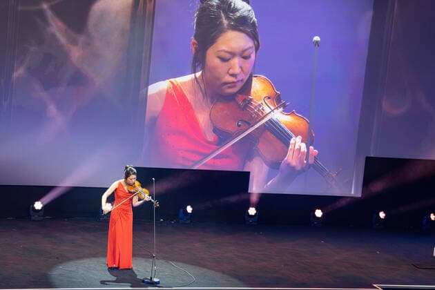 15. Deutscher Nachhaltigkeitspreis in Duesseldorf Tianwa Yang die Violinistin bei ihrem Auftritt auf dem 15. Deutscher Nachhaltigkeitspreis im Maritim Hotel in Duesseldorf Duesseldorf Nordrhein-Westfalen Deutschland