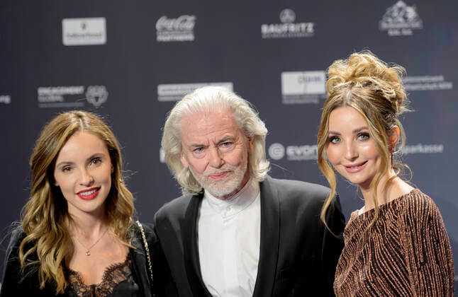v.r. Anna HILTROP, Model, Hermann BUEHLBECKER, Unternehmer, Giovanna MORENO Verleihung Deutscher Nachhaltigkeitspreis am 02.12.2022 in Duesseldorf Deutschland.