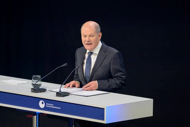 Bundeskanzler Olaf SCHOLZ, bei seiner Rede, Verleihung Deutscher Nachhaltigkeitspreis am 02.12.2022 in Duesseldorf Deutschland.