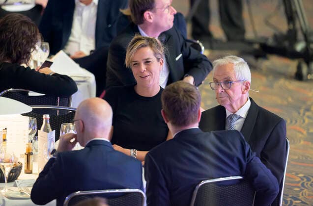 Mona NEUBAUR, Ministerin für Wirtschaft NRW, mit Klaus TOEPFER (Töpfer) r. , Politiker, Verleihung Deutscher Nachhaltigkeitspreis am 02.12.2022 in Duesseldorf Deutschland.