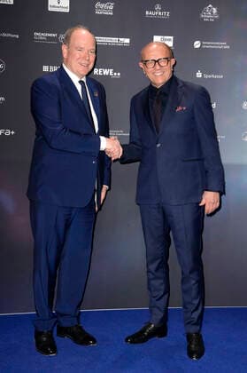 Fürst Albert II. von Monaco und Stefan Schulze-Hausmann bei der Verleihung des 15. Deutschen Nachhaltigkeitspreises 2022 im Maritim Hotel. Düsseldorf, 02.12.2022