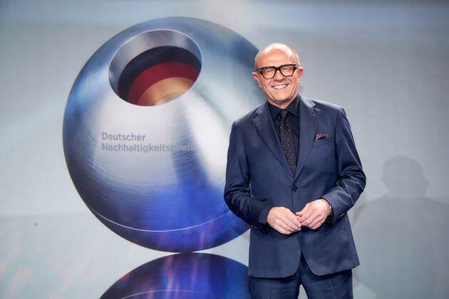 Deutscher Nachhaltigkeitspreis 2022 Stefan Schulze-Hausmann auf dem roten Teppich bei der Verleihung des Deutschen Nachhaltigkeitspreises im Maritim Hotel in Düsseldorf. Copyright: xEventpressxGolejewskix
