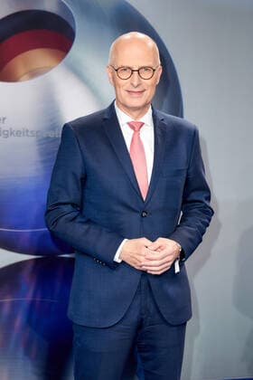 Deutscher Nachhaltigkeitspreis 2022 Peter Tschentscher auf dem roten Teppich bei der Verleihung des Deutschen Nachhaltigkeitspreises im Maritim Hotel in Düsseldorf. Copyright: xEventpressxGolejewskix
