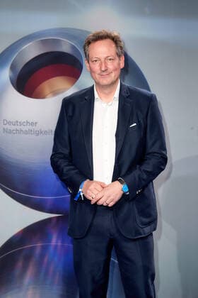Deutscher Nachhaltigkeitspreis 2022 Eckart von Hirschhausen auf dem roten Teppich bei der Verleihung des Deutschen Nachhaltigkeitspreises im Maritim Hotel in Düsseldorf. Copyright: xEventpressxGolejewskix