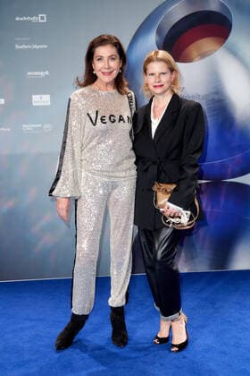 Deutscher Nachhaltigkeitspreis 2022 Alexandra von Rehlingen und Nicoline Wöhrle (Dr. Hauschka) auf dem roten Teppich bei der Verleihung des Deutschen Nachhaltigkeitspreises im Maritim Hotel in Düsseldorf. Copyright: xEventpressxGolejewskix