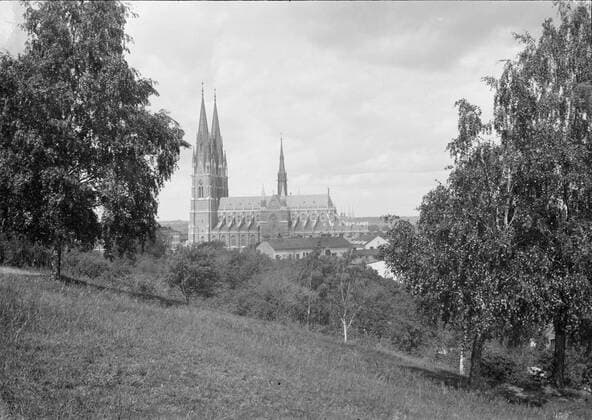 RECORD DATE NOT STATED Uppsala Cathedral from Slottsbacken, Uppsala before 1914. Uppsala Cathedral from Slottsbacken, Uppsala Before 1914 Copyright: xpiemagsx upplpie13012022-347 !ACHTUNG AUFNAHMEDATUM GESCHÄTZT!
