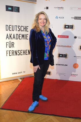 Verleihung der DAfFNE-Auszeichnung 2022 Julia Biedermann Ankunft zur Verleihung der DAfFNE-Deutsche Akademie für Fernsehen, Auszeichnung 2022 im Meistersall in Berlin am 03.12.2022