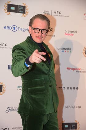 Verleihung der DAfFNE-Auszeichnung 2022 Jan-Henrik Scheper-Stuke Ankunft zur Verleihung der DAfFNE-Deutsche Akademie für Fernsehen, Auszeichnung 2022 im Meistersall in Berlin am 03.12.2022
