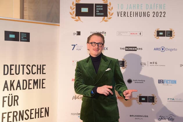 Verleihung der DAfFNE-Auszeichnung 2022 Jan-Henrik Scheper-Stuke Ankunft zur Verleihung der DAfFNE-Deutsche Akademie für Fernsehen, Auszeichnung 2022 im Meistersall in Berlin am 03.12.2022