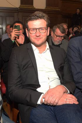 Verleihung der DAfFNE-Auszeichnung 2022 Dennis Ganzel Ankunft zur Verleihung der DAfFNE-Deutsche Akademie für Fernsehen, Auszeichnung 2022 im Meistersall in Berlin am 03.12.2022