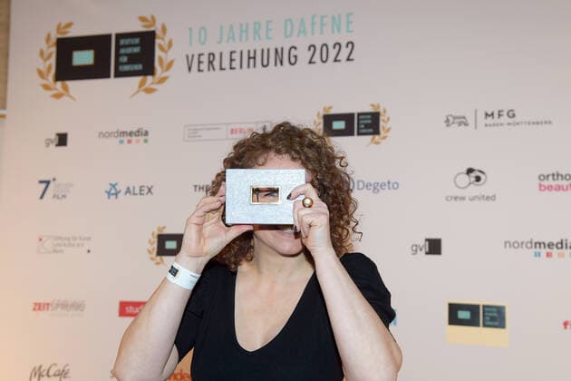 Verleihung der DAfFNE-Auszeichnung 2022 Janine Dauterich, Preis für Filmschnitt, Geiseldrama , Gladbeck, Verleihung der DAfFNE-Deutsche Akademie für Fernsehen, Auszeichnung 2022 im Meistersall in Berlin am 03.12.2022