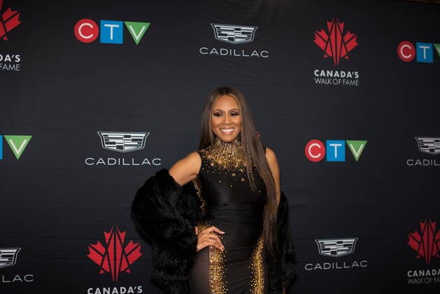 December 3, 2022, TORONTO, ON, CANADA: Deborah Cox, 2022 inductee, poses for a photograph on the red carpet for the 2022 Canada™s Walk of Fame Gala in Toronto, on Saturday, December 3, 2022. TORONTO CANADA  - ZUMAc35_ 20221203_zaf_c35_119 Copyright: xTijanaxMartinx