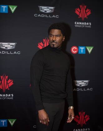 December 3, 2022, TORONTO, ON, CANADA: Grammy Award nominee Glenn Lewis, poses for a photograph on the red carpet before performing at the 2022 Canada™s Walk of Fame Gala in Toronto, on Saturday, December 3, 2022. TORONTO CANADA  - ZUMAc35_ 20221203_zaf_c35_141 Copyright: xTijanaxMartinx
