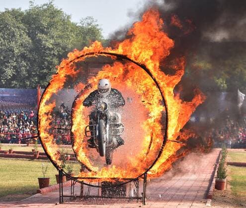 News Themen der Woche KW48 News Bilder des Tages AMRITSAR, INDIA ? DECEMBER 4: A Border Security Force (BSF) personnel during the 58th Raising Day function at Guru Nanak Dev University, on December 4, 2022 in Amritsar, India. (Photo by Sameer Sehgal Hindustan Times ) BSF Conducts Raising Day Parade In Amritsar For First Time In 57 Years