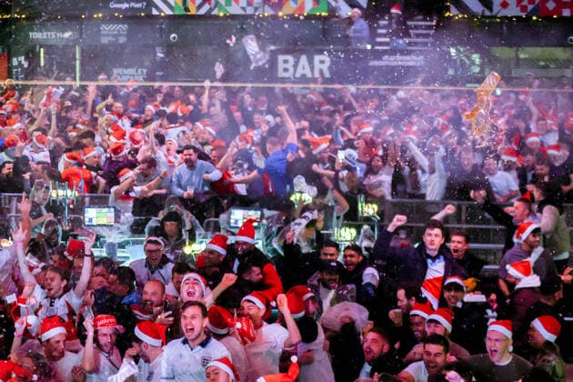 . 04 12 2022. London, United Kingdom. England WC Game Screening BoxPark Wembley. Fans gather at BoxPark Wembley to watch England play Senegal in the 2022 World Cup finals.  xMartynxWheatleyx xi-Imagesx IIM-23987-0021