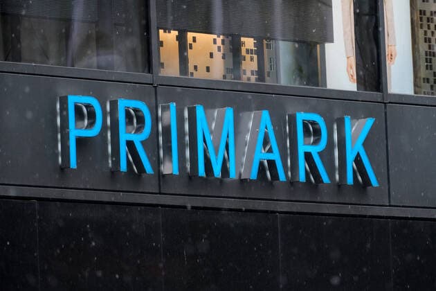 Düsseldorf 05.12.2022 Primark Modelabel Schadowstrasse Einkaufsstrasse Düsseldorf Nordrhein-Westfalen Deutschland *** Düsseldorf 05 12 2022 Primark fashion label Schadowstrasse shopping street Düsseldorf North Rhine Westphalia Germany