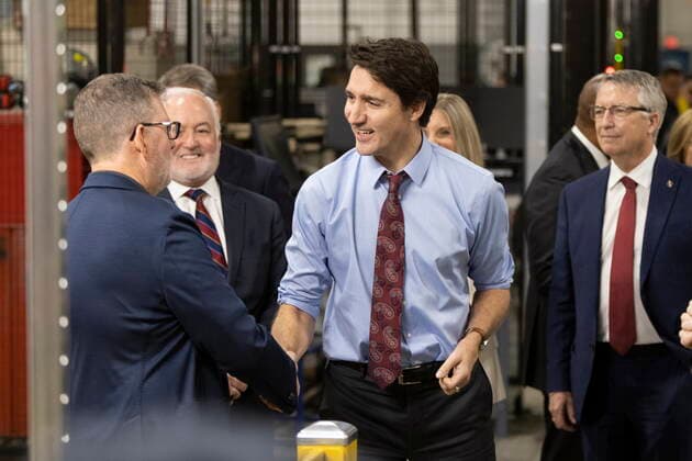 December 5, 2022, Ingersoll, Ontario, Canada: Prime Minister Justin Trudeau tours the General Motors CAMI assembly plant in Ingersoll, Ont., on Monday, December 5, 2022. Trudeau and Ontario Premier Doug Ford marked a Canadian milestone Monday, celebrating the launch of the country s first full-scale electric vehicle manufacturing plant. Ingersoll Canada  - ZUMAc35_ 20221205_zaf_c35_043 Copyright: xNicolexOsbornex
