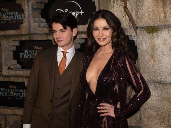 05 December 2022 - Los Angeles, California - Catherine Zeta-Jones. Disney + premiere of Ã¢â‚¬oeNational Treasure: Edge of HistoryÃ¢â‚¬Â at El Capitan Theatre. Hollywood USA - ZUMAa123 20221205_zaa_a123_061 Copyright: xBillyxBennightx