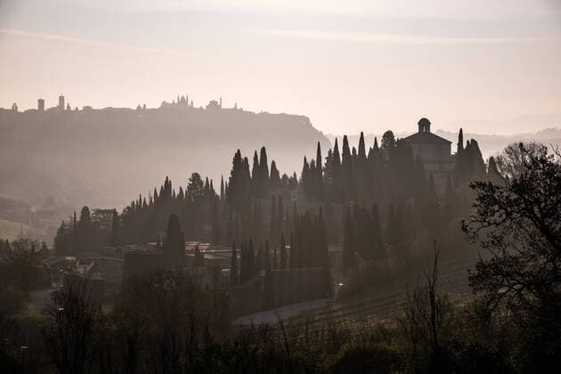 The cemetery Civico Cimitero di San Lorenzo in Vineis, the medieval town in the distance Orvieto Umbria Italy Reise FB_2019_1830