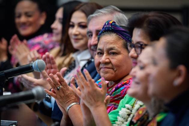 Mexiko, Ehrung für Menschenrechtsaktivistin Rigoberta Menchu Tum in Toluca WOMEN HUMAN RIGHTS DEFENDERS AWARDS 2022 December 06 in Toluca, Mexico : Rigoberta Menchu Tum, activist and Nobel Peace Prize Laureate, received the Merit for Lifetime Achievement medal during the Women Human Rights Defenders 2022 award, organized by the Human Rights Commission of the State of Mexico. on December 06 in Toluca, MÃ xico. (Photo by Arturo Hernandez Eyepix Group) Copyright: xArturoxHernandezx xEyepixxGroupx _AHS8154