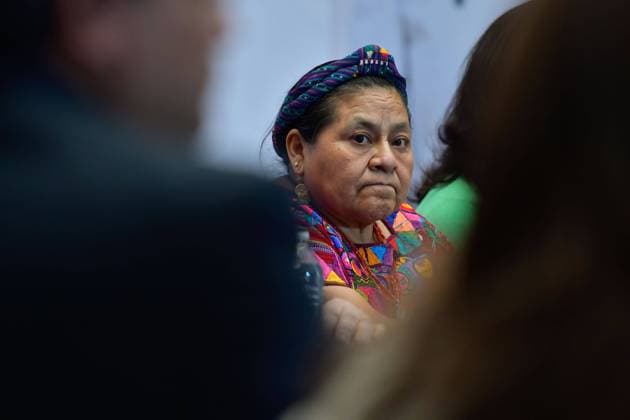 Mexiko, Ehrung für Menschenrechtsaktivistin Rigoberta Menchu Tum in Toluca December 06 in Toluca, Mexico : Rigoberta MenchoÂº Tum, activist and Nobel Peace Prize Laureate, received the Merit for Lifetime Achievement medal during the Women Human Rights Defenders 2022 award, organized by the Human Rights Commission of the State of Mexico. on December 06 in Toluca, Mo xico. TOLUCA Mexico - ZUMAe321 20221207_zia_e321_012 Copyright: xArturoxHernandezx
