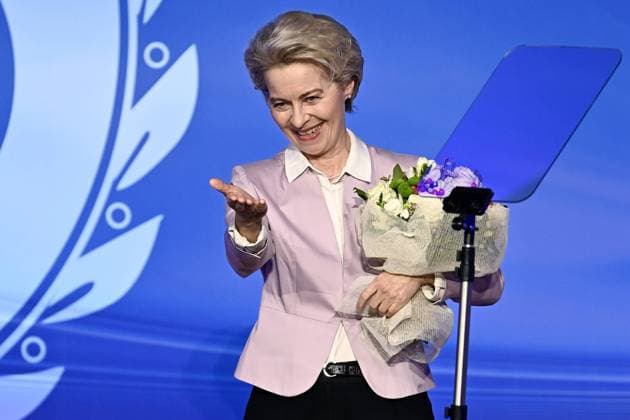 Bilder des Jahres 2022, News 12 Dezember News Themen der Woche KW49 News Bilder des Tages Db Milano 07 12 2022 - La Bocconi, L™Italia, L™Europa. L™UniversitÃ saluta Mario Monti foto Daniele Buffa Image nella foto: Ursula Gertrud von der Leyen *** Db Milan 07 12 2022 La Bocconi, L™Italy, L™Europe L™University greets Mario Monti photo Daniele Buffa Image in photo Ursula Gertrud von der Leyen 