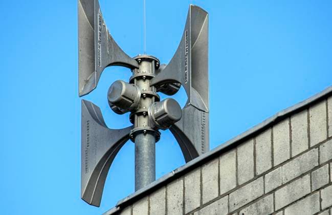Feuerwehrsirene der Freiwilligen Feuerwehr Ottobrunn, Landkreis München, 7. Dezember 2022 Deutschland, Ottobrunn, Landkreis München, 7. Dezember 2022, Feuerwehrsirene auf dem Dach der Freiwilligen Feuerwehr Ottobrunn, Sirene mit vier Schallstrahlern zur Warnung der Bevölkerung in Katastrophenfällen, Sirene alarmiert Feuerwehr und Rettungsdienste, bundesweiter Warntag am 8. Dezember um 11 Uhr, Warnaktion, Probewarnung vor Gefahren und Katastrophen, Sirenenalarm, Hersteller der Sirene ist die Firma Sonnenburg Electronic AG, Gefahreninformation, Symbolfoto für das Katastrophen-Warnsystem, Katastrophenschutz, Notfall, Bayern, *** Fire department siren of the volunteer fire department Ottobrunn, district Munich, 7 December 2022 Germany, Ott