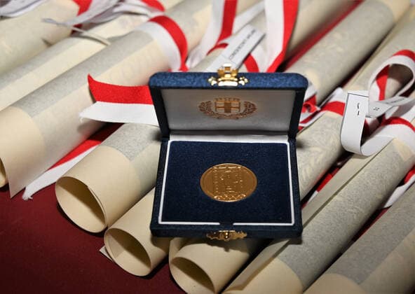 Italien, Verleihung des Verdienstordens der Stadt Mailand Milan, Italy Ambrogini 2022 Giuseppe Sala and the President of the City Council Elena Buscemi will deliver the Civic Merit of the City of Milan during the traditional ceremony to be held at the Teatro Dal Verme, In the picture: Ambrogini Gold Medal and certificates  Copyright: xNickxZonnax xipa-agency.netx xNickxZonnax IPA_IPA34967339